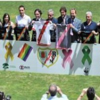 В Испании представили футбольную форму с символом ЛГБТ
