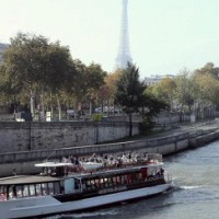 Мэр Парижа хочет заставить олимпийцев плавать в Сене
