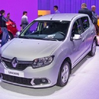 Renault начала продажи Logan и Sandero с «роботами»