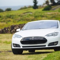 Tesla model S покажет себя в драг-рейсинге