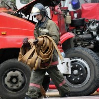 Пожарным предложили разрешить эвакуацию мешающих автомобилей