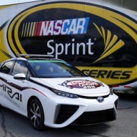 Пейс-каром гонки NASCAR стала водородная «Тойота»