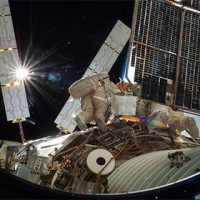 В Роскосмосе признались в заблаговременной доставке Знамени Победы на МКС