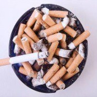 Ученые: курящие родители обрекают детей на нищету