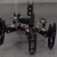 Разработан способный приспосабливаться к поломкам робот