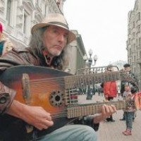 Полицейские "душат" песни уличных музыкантов