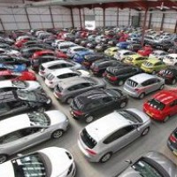 В мае продажи машин в РФ упали на 37,7 процента