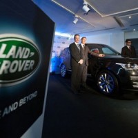 Land Rover построил Range Rover Hybrid для Елизаветы II