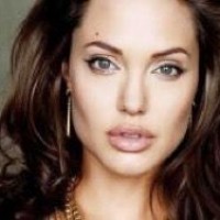 Анджелине Джоли  сорок
