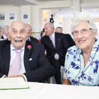 Британцы Джордж и Дорин стали самыми пожилыми молодоженами в мире