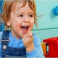 Смех помогает младенцам усваивать новую информацию