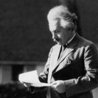 Письма Эйнштейна о Боге и паровозике выставили на продажу
