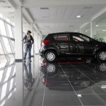 Цены на подержанные автомобили в России упали на 23%