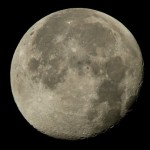 Опубликовано изображение МКС на фоне полной Луны