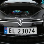 Владельцы электромобилей Tesla получат шоссейный автопилот