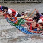 Тайваньцы соревнуются на драконьих лодках
